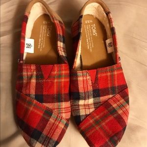 Toms fleece lined slip ons